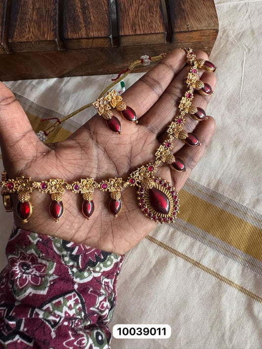 Short necklace