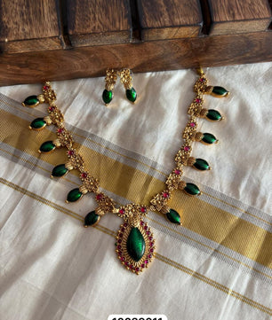 Short necklace