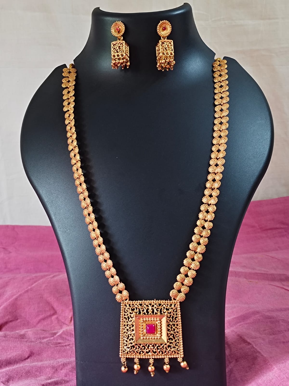 Elagent  premium gold ball haram with pendent