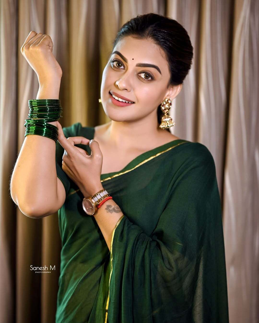 BOTTLE GREEN MUL MUL SAREE – ANU SHREE INSPIRED