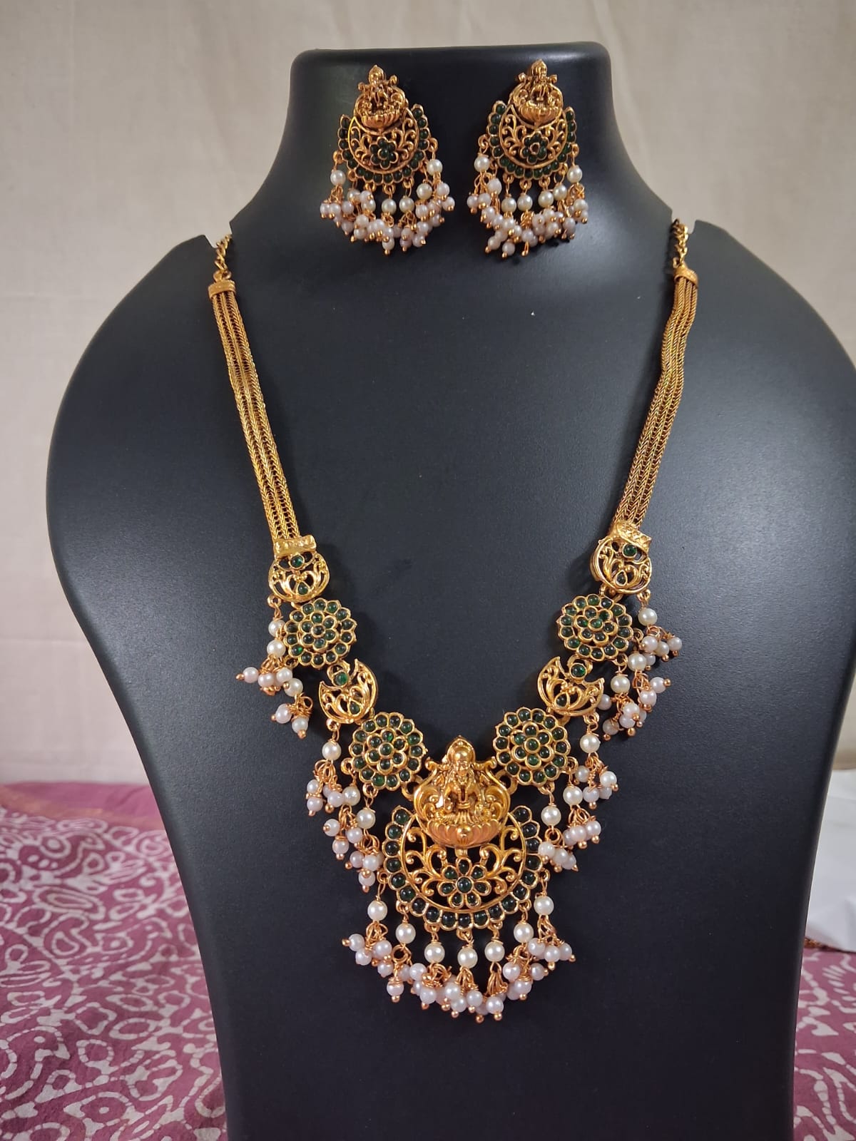 PREMIUM TRADITIONAL GREEN STONE  TEMPLE JEWELLERY SET ✨