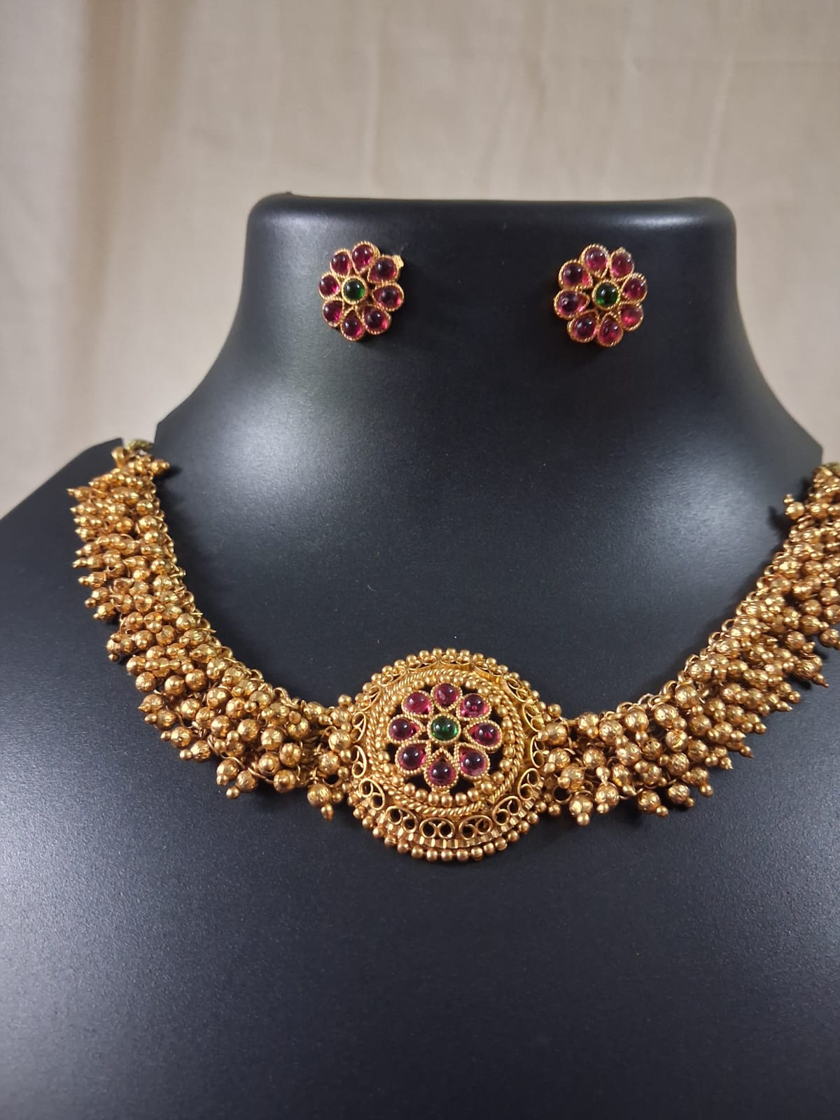Antique Gold Guttapusalu-Style Round Pendant Choker Set