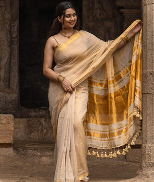 💖 *Kerala-Style Golden Tissue Saree* 💖